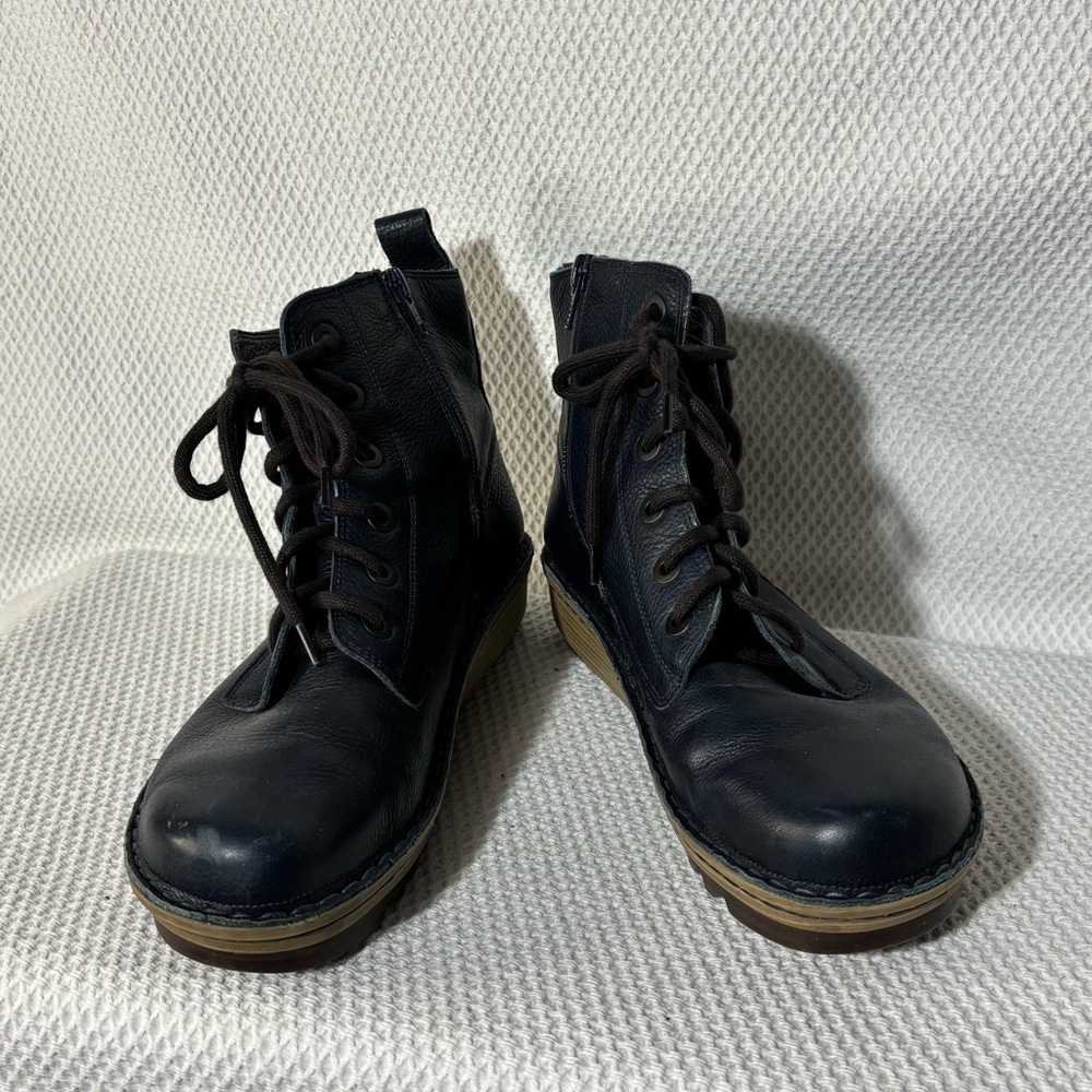 NAOT Sz 41 Leathet Lace-Up Boots Zipper Closure Round Toes Small Wedge